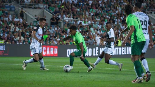 Os áudios do VAR no penálti para o Sporting contra o Farense