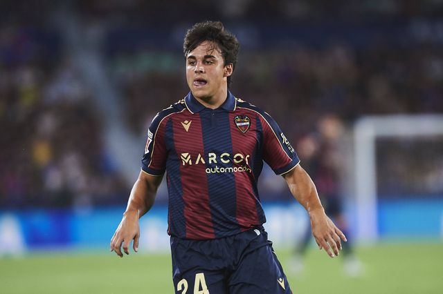 Carlos Álvarez cumpre a terceira época no Levante (foto: IMAGO)