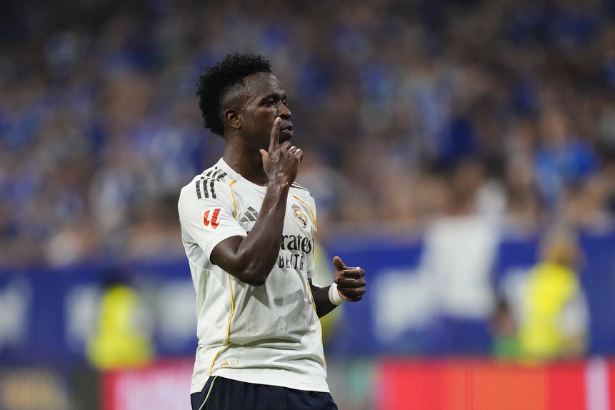 Vinícius Júnior celebra golo em Oviedo