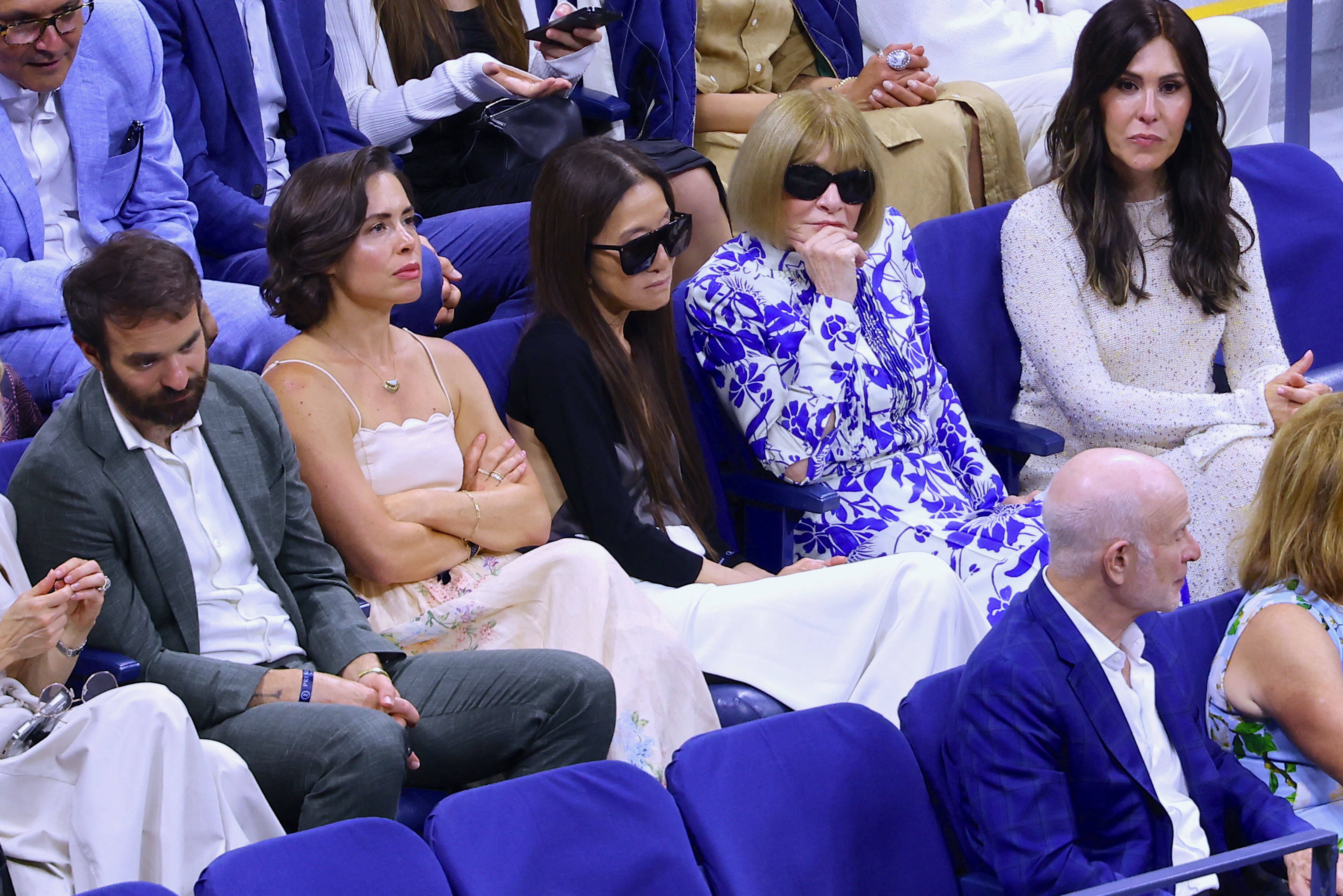 A estilista Vera Wang e a editora de moda Anna Wintour assistem ao jogo de Novak Djokovic no US Open (Imago)