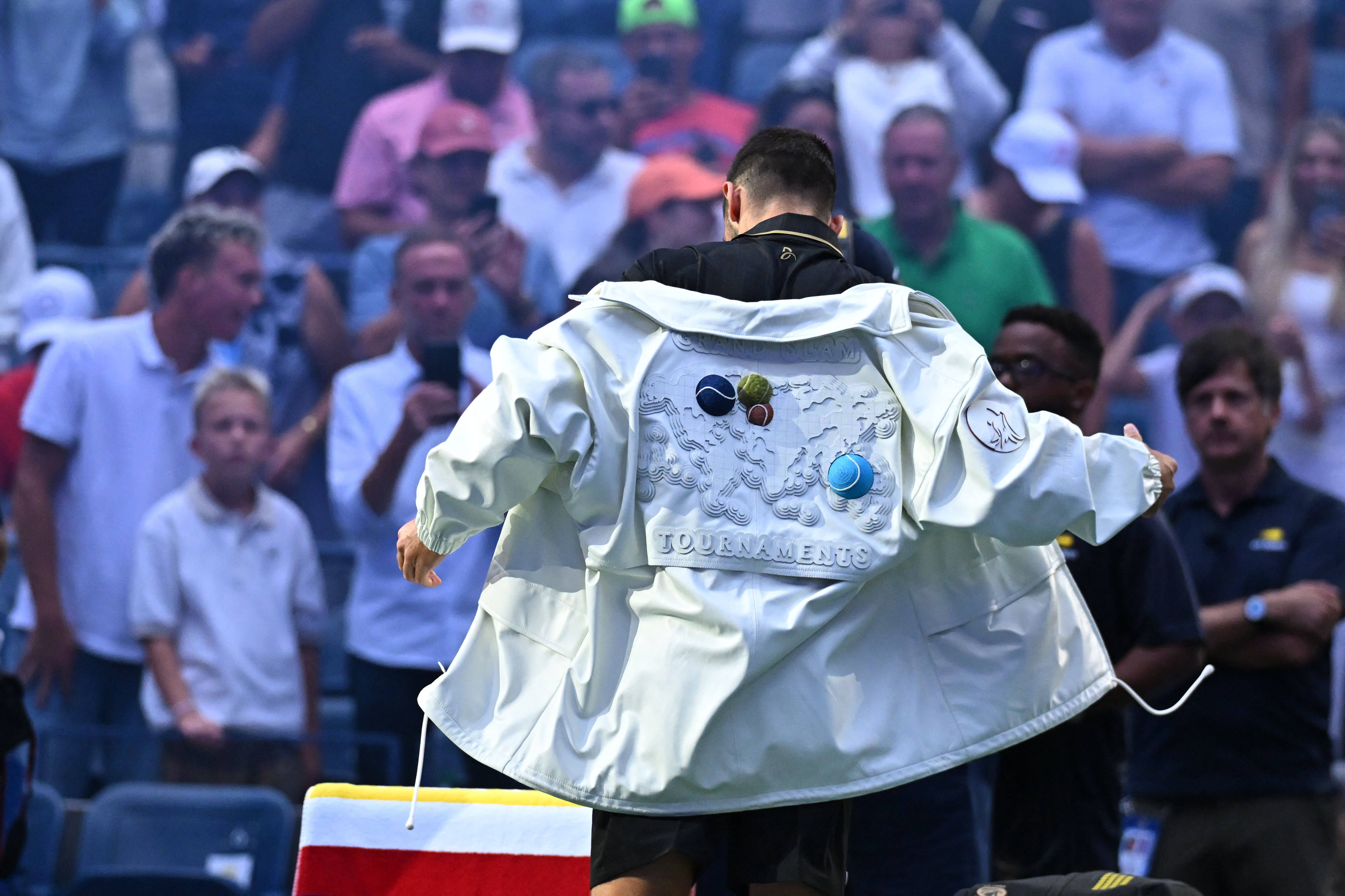 O casaco exclusivo desenhado pela Lacoste para Novak Djokovic no US Open (Imago)