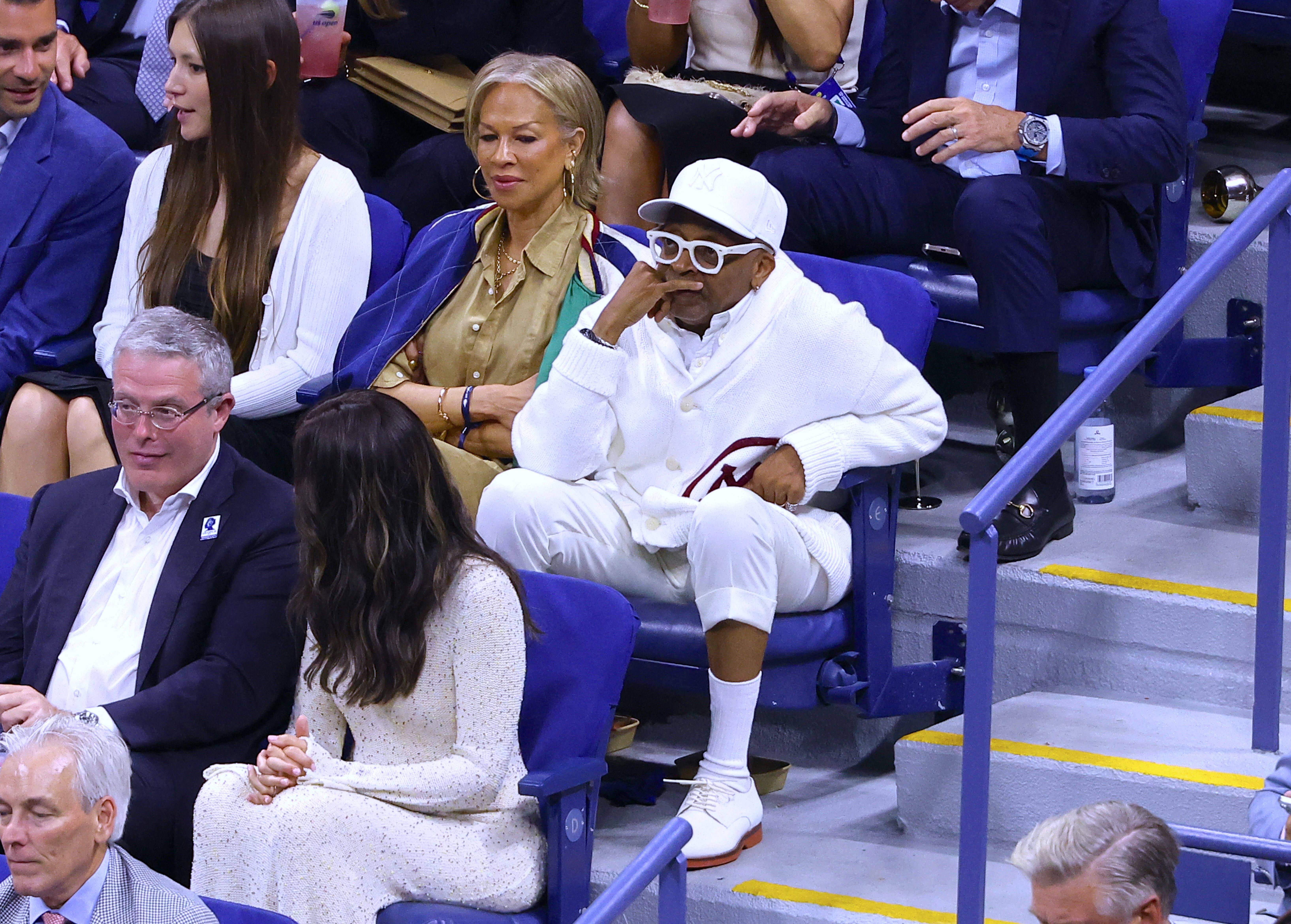 O realizador Spike Lee assiste ao jogo de Novak Djokovic no US Open (Imago)