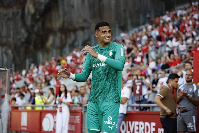 Bernardo Fontes em alta na UEFA — Foto: Imago
