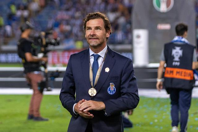 Villas-Boas contesta «narrativas Anti-FC Porto» e manda bicada a Varandas