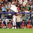 José Mourinho a dar indicações a Yan Diomande no Real Madrid