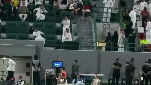 Ronaldo furioso com dois frangos do guarda-redes do Al Nassr