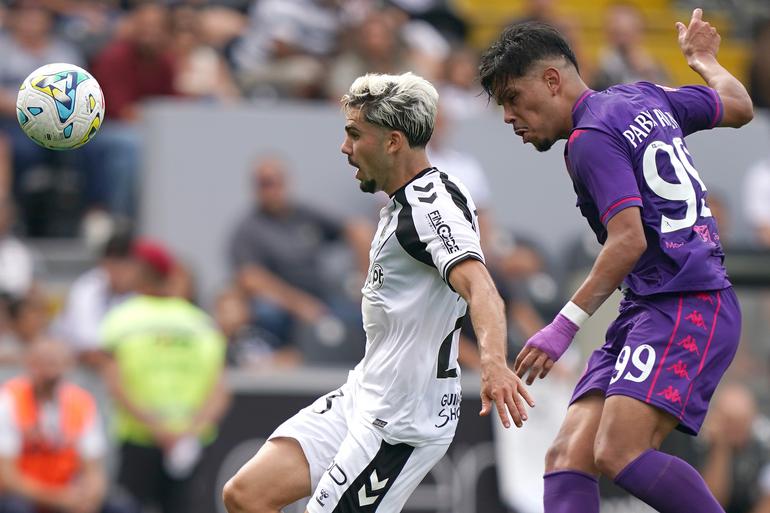 Lateral-direito: Tony Strata (V. Guimarães), nota 7. Foto Lusa
