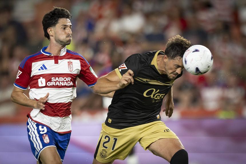 Duelo da LaLiga 2 entre Granada e Maiorca contou com lance muito polémico