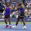 Carlos Alcaraz e Serena Williams ainda chegaram aos quartos de final de pares mistos do US Open 2026 (EPA/SARAH YENESEL)