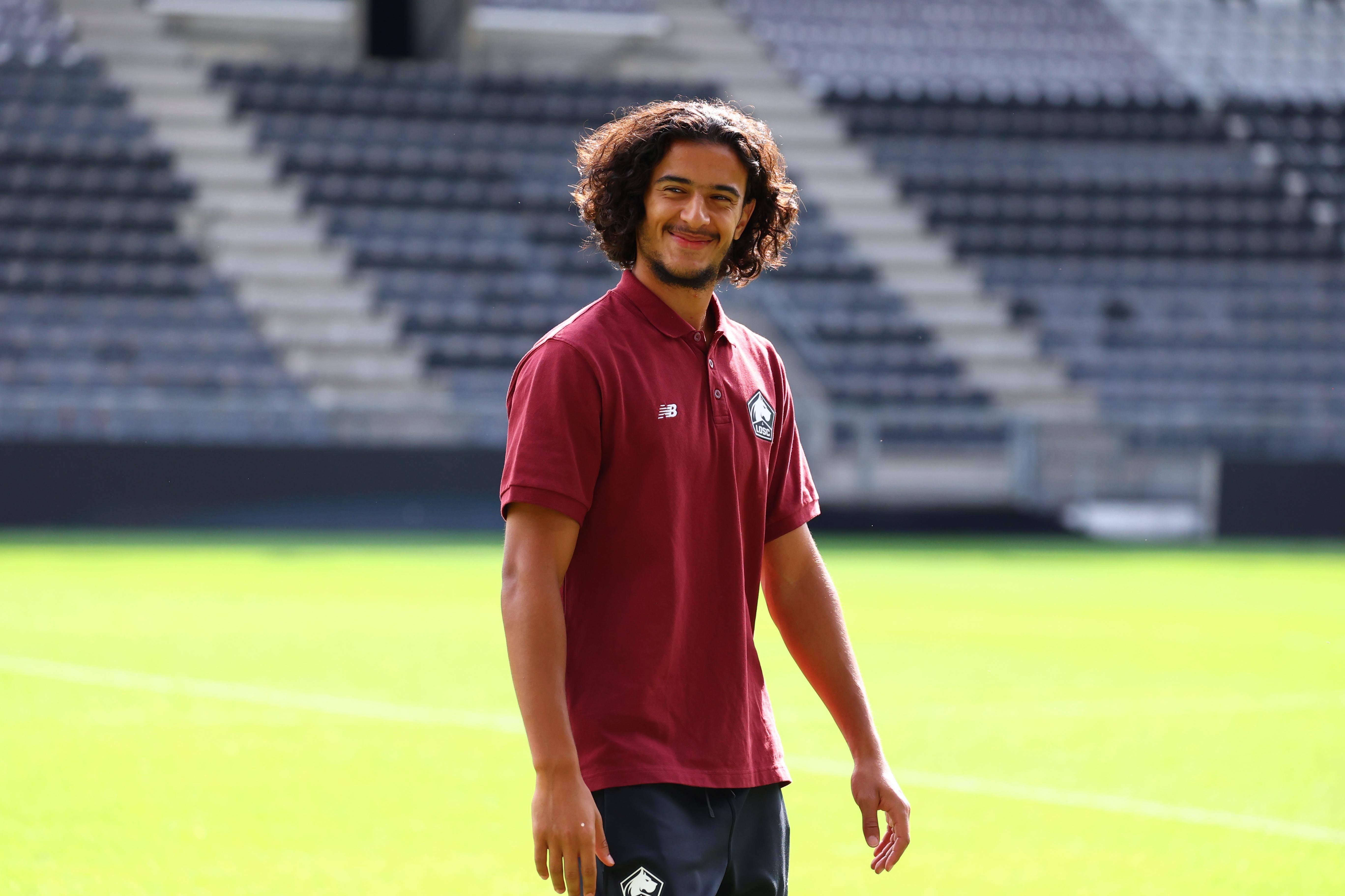 Ayyoub Bouaddi, médio marroquino de 18 anos, está a caminho do Manchester City por 95 milhões de euros para render Rodri e já se despediu dos adeptos do Lille no passado fim de semana - Foto: Imago