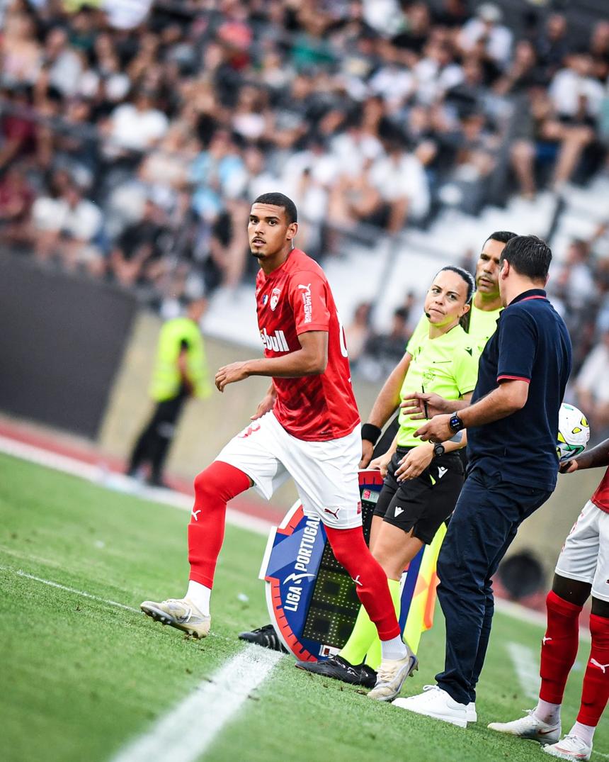 Hiago Santos fez a estreia na Liga em Viseu. -Foto: SANTA CLARA