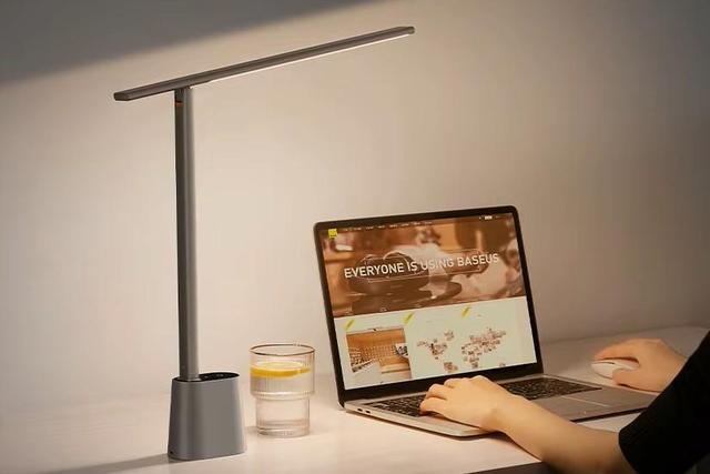 Candeeiro de mesa LED: a luz ideal para o seu home office