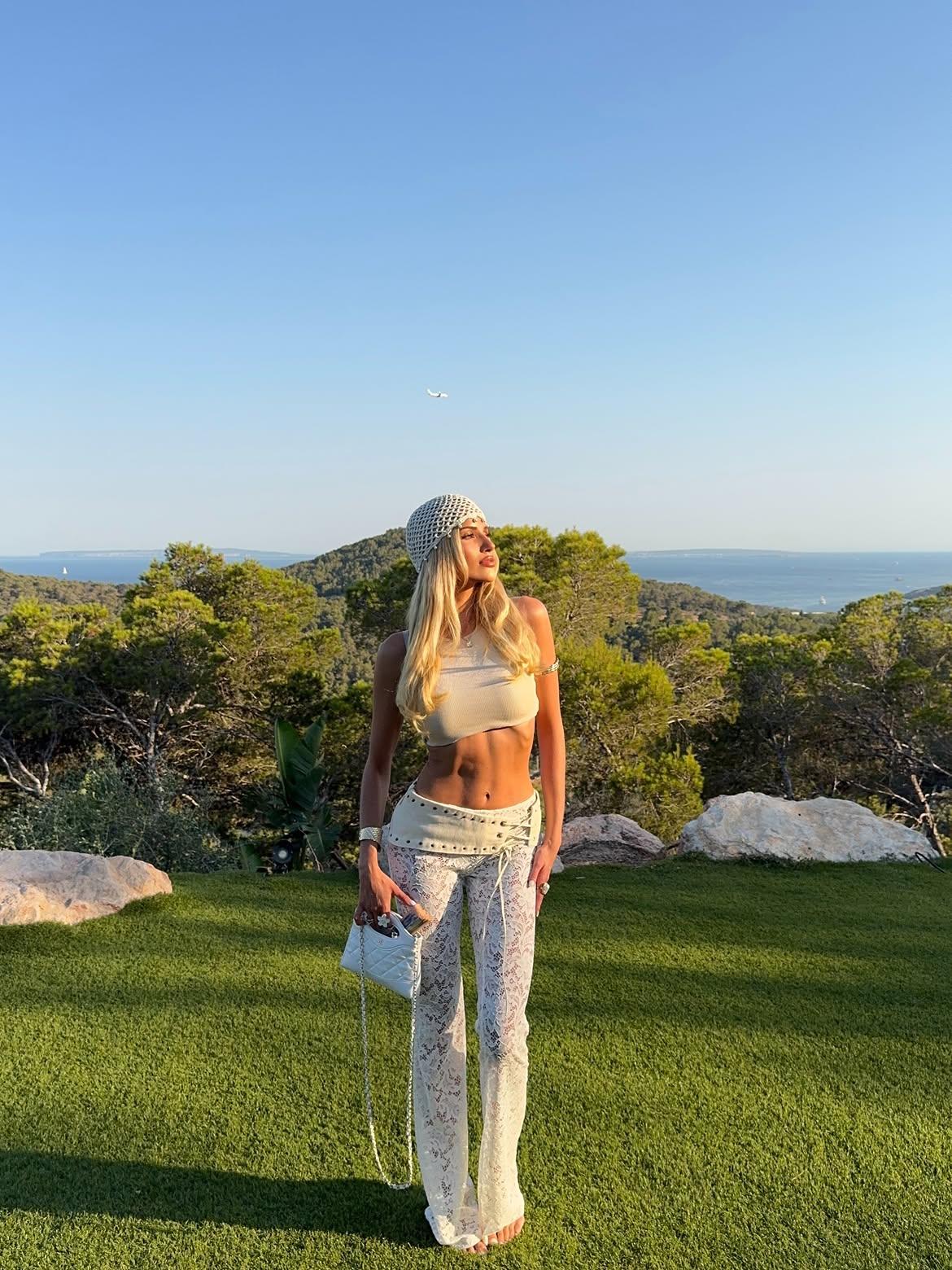 Modelo Valentina Best apontada como nova namorada de Rúben Dias - foto: Instagram/VallyBest