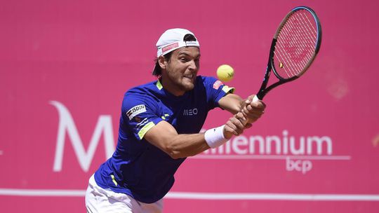 Ténis: João Sousa e Gastão Elias jogam esta terça-feira em Braga