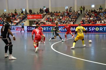 Futsal: Benfica perde com estrondo na visita ao Caxinas