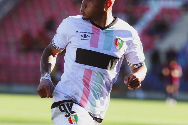 E. Amadora jogou em Chaves com as camisolas assim: a explicação