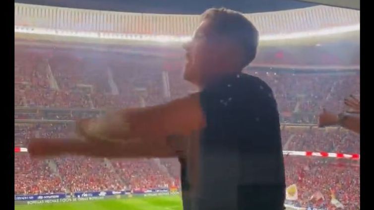 Filho de Simeone gravado a fazer gestos obscenos para adeptos do Real