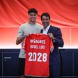 Benfica renova com jovem médio até 2028