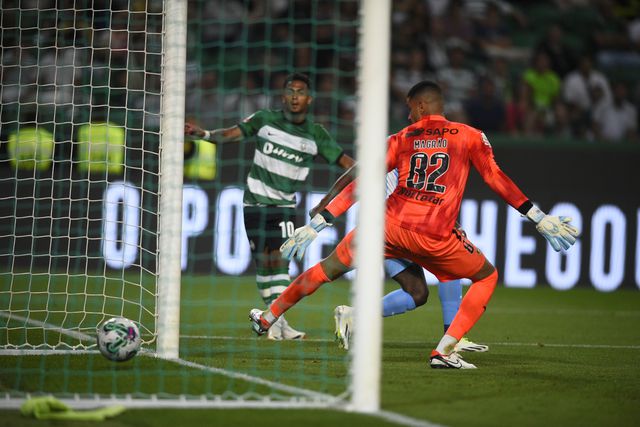 Edwards fez assim o 2-0 para o Sporting