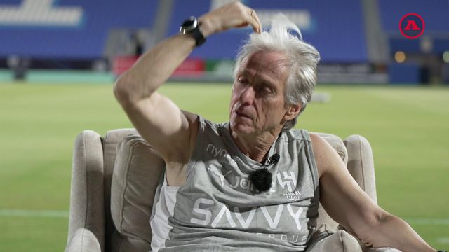 «Contratei o melhor lateral-direito do Mundo, neste momento»