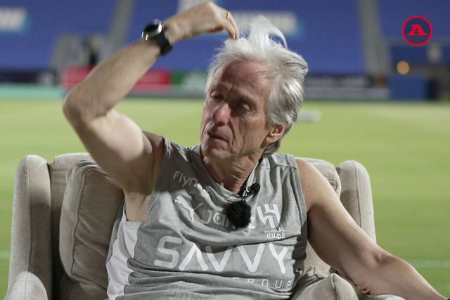 «Contratei o melhor lateral-direito do Mundo, neste momento»