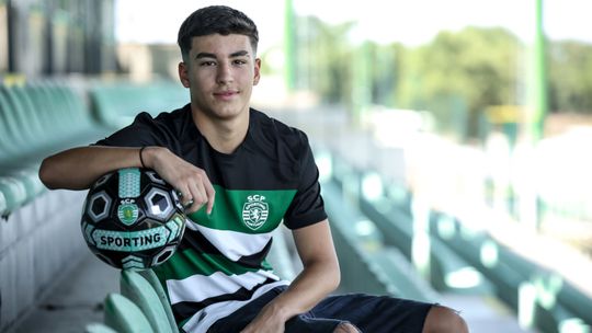 Lateral-esquerdo assina pelo Sporting