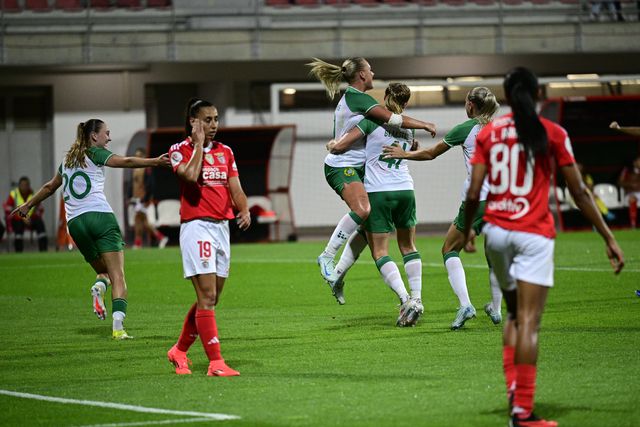 Benfica-Hammarby, suecas marcam em tempo de compensação