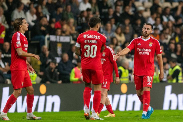 Há jogadores do Benfica com preocupação extra em Barcelona