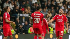 Há jogadores do Benfica com preocupação extra em Barcelona