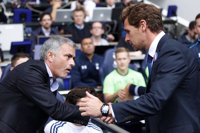José Mourinho ao lado de André Villas-Boas, nos tempos da Premier League