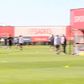 Mourinho abriu o treino e fez questão de cumprimentar os jornalistas