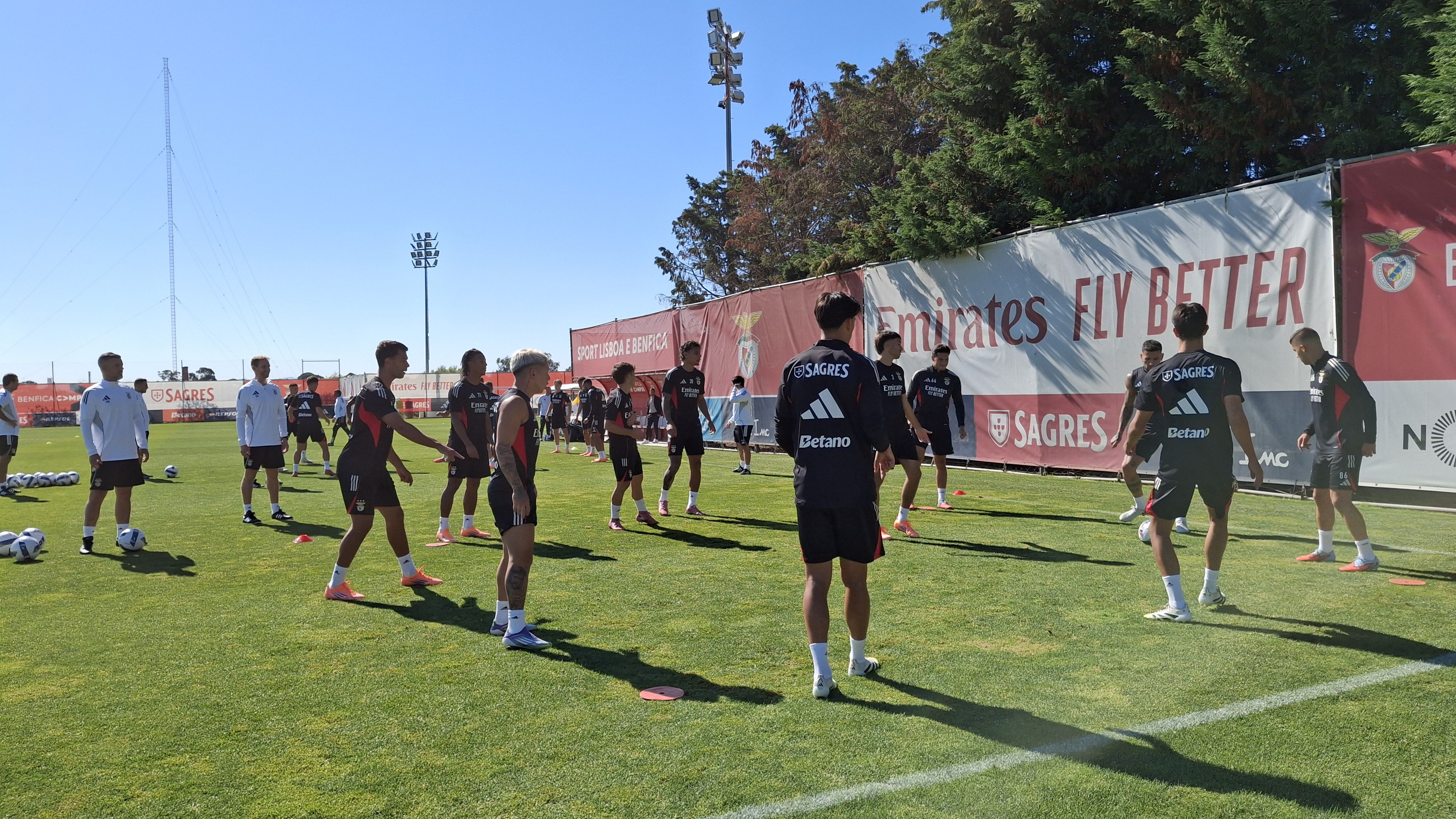Gonçalo Moreira, camisola 77, chamado ao treino do Benfica