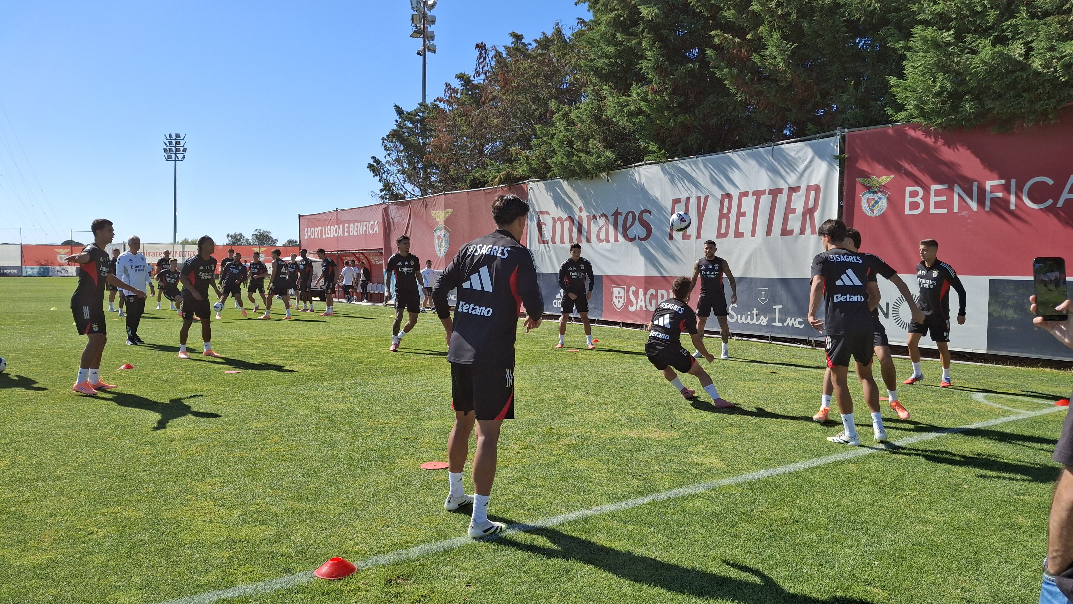 Gonçalo Moreira, camisola 77, chamado ao treino do Benfica