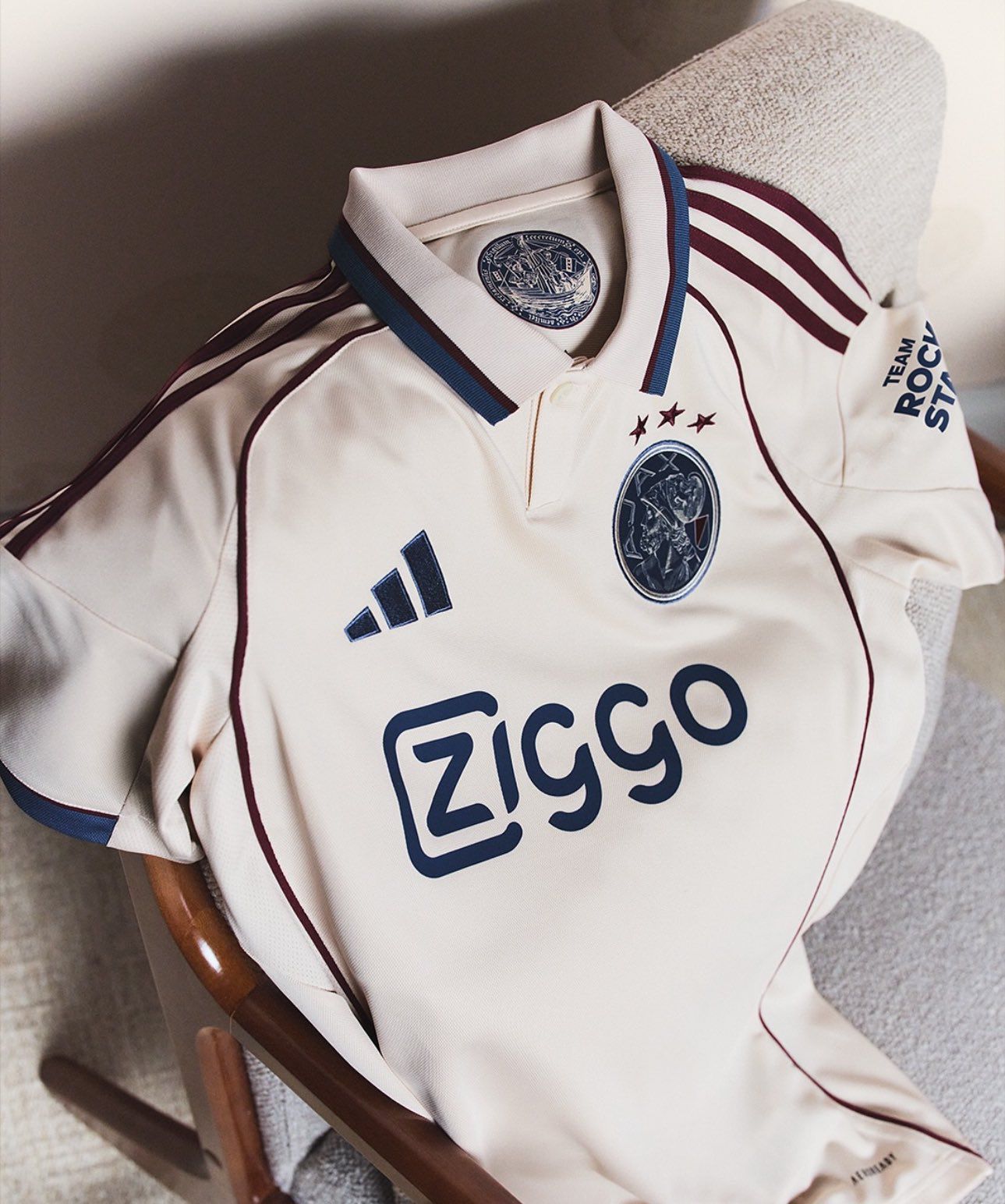 «Há 750 anos, uma pequena povoação chamada Amestelledamme começou a sua jornada. O equipamento é uma homenagem às raízes de Amesterdão» - Foto: Ajax