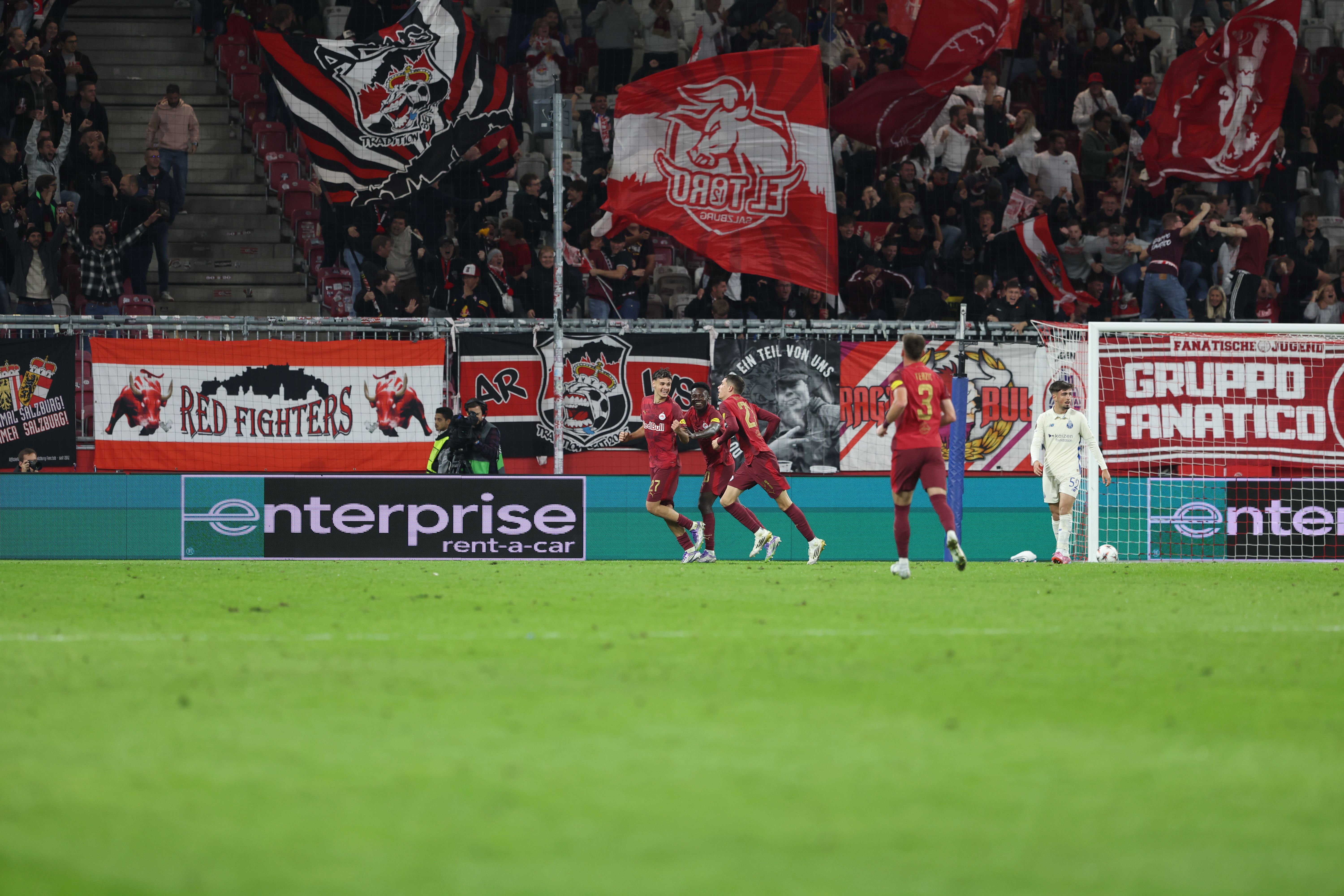 Salzburgo chegou a festejar golo frente ao FC Porto, mas o lance foi invalidado por fora de jogo - Foto: Catarina Morais/Kapta+