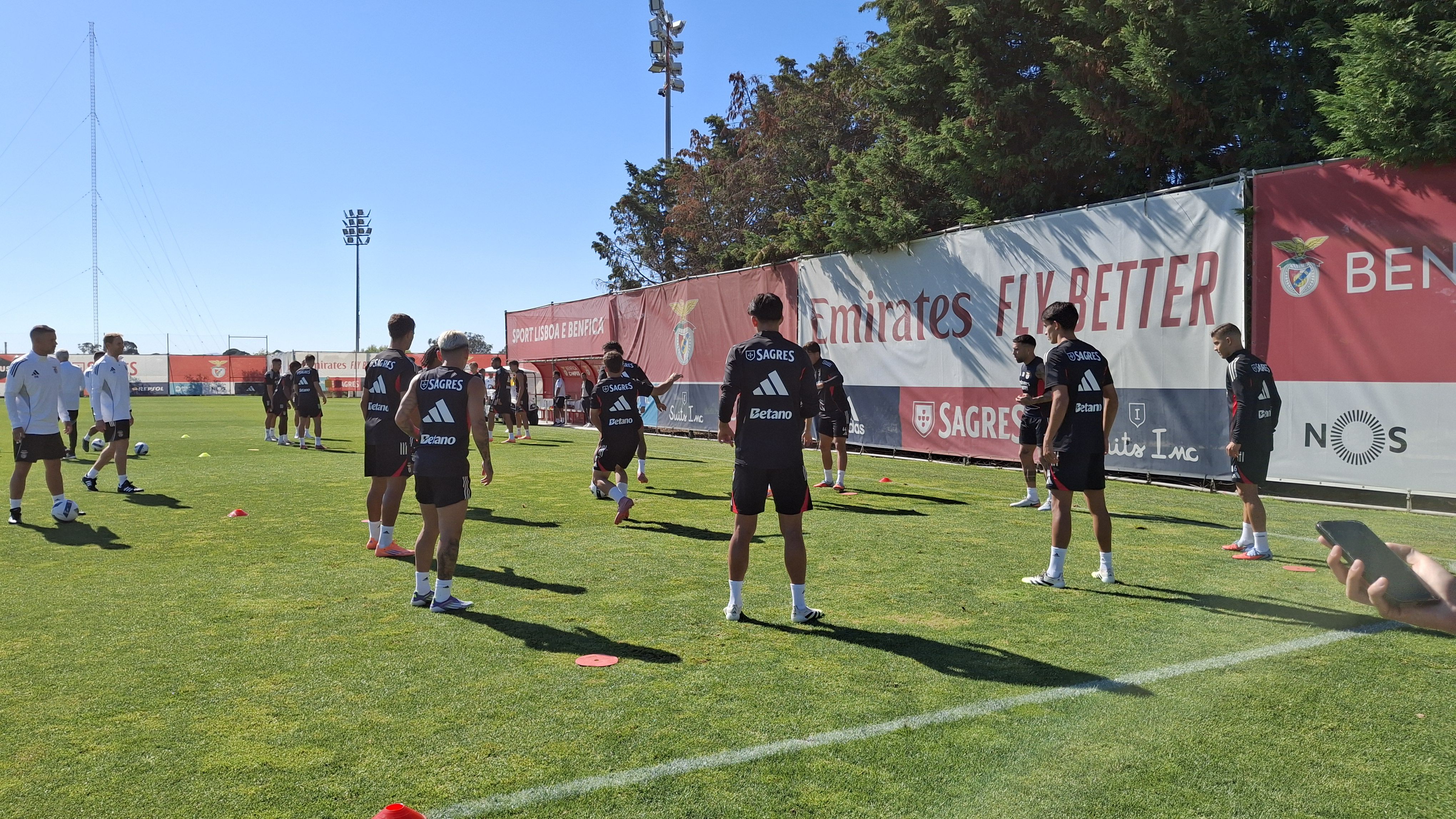 Gonçalo Moreira, camisola 77, chamado ao treino do Benfica