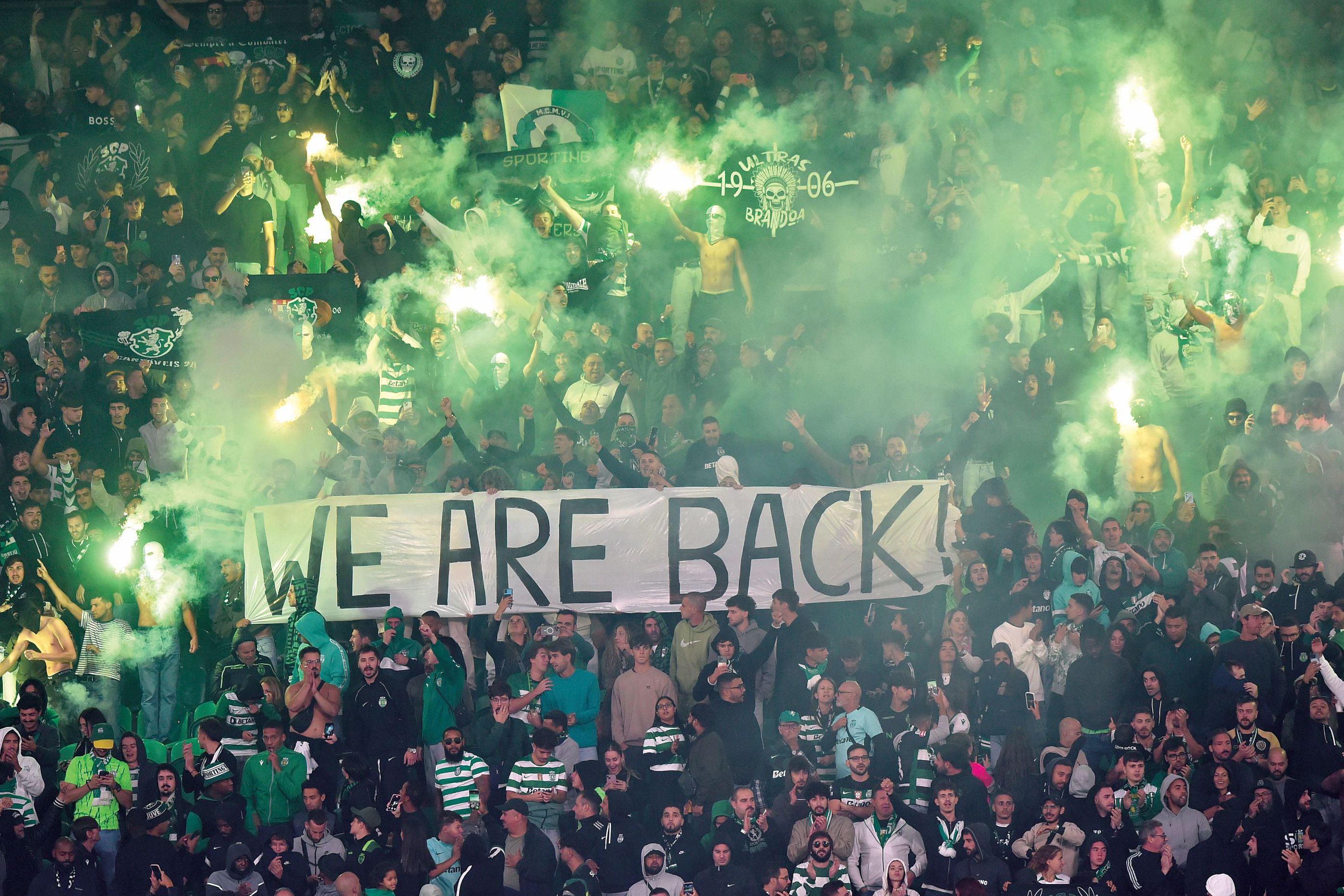 Pirotecnia no estádio José Alvalade, 22 de setembro de 2025. foto: Miguel Nunes