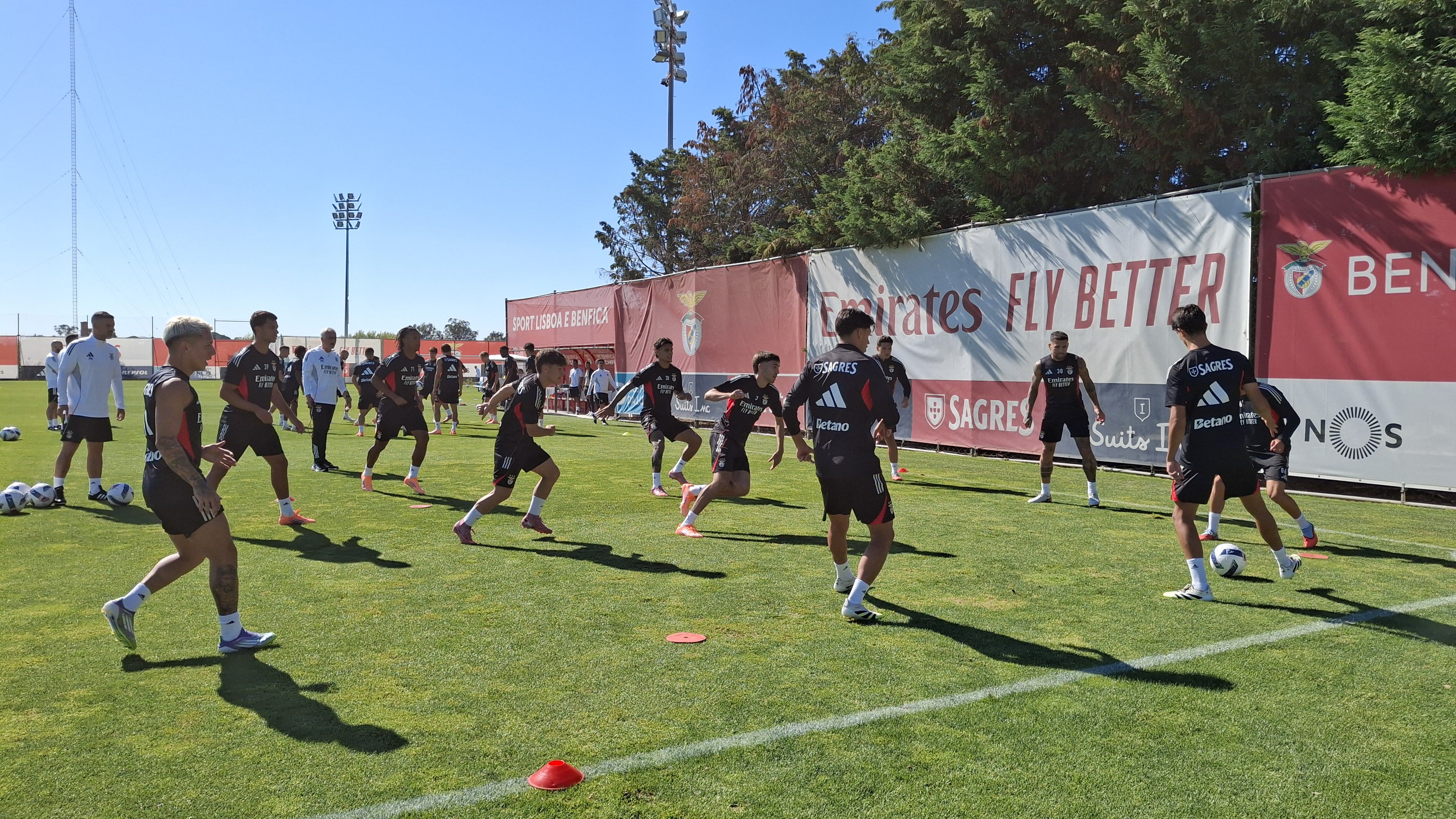 Gonçalo Moreira, camisola 77, chamado ao treino do Benfica