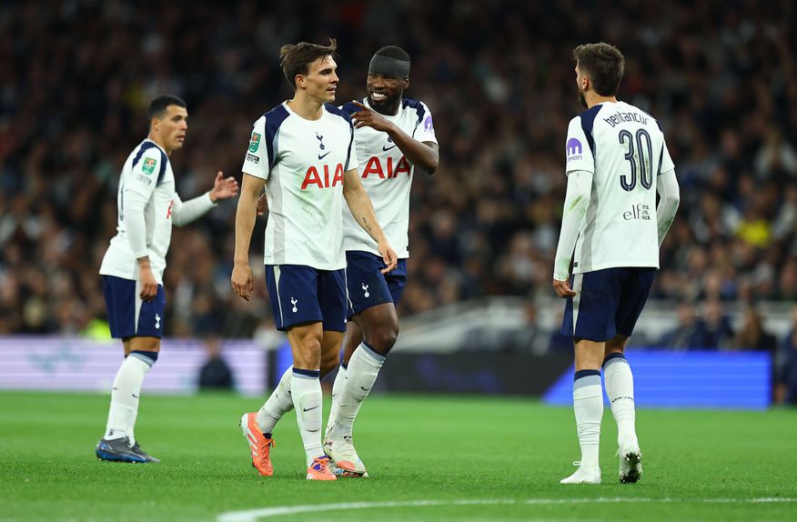 João Palhinha marcou de bicicleta o seu segundo golo pelo Tottenham