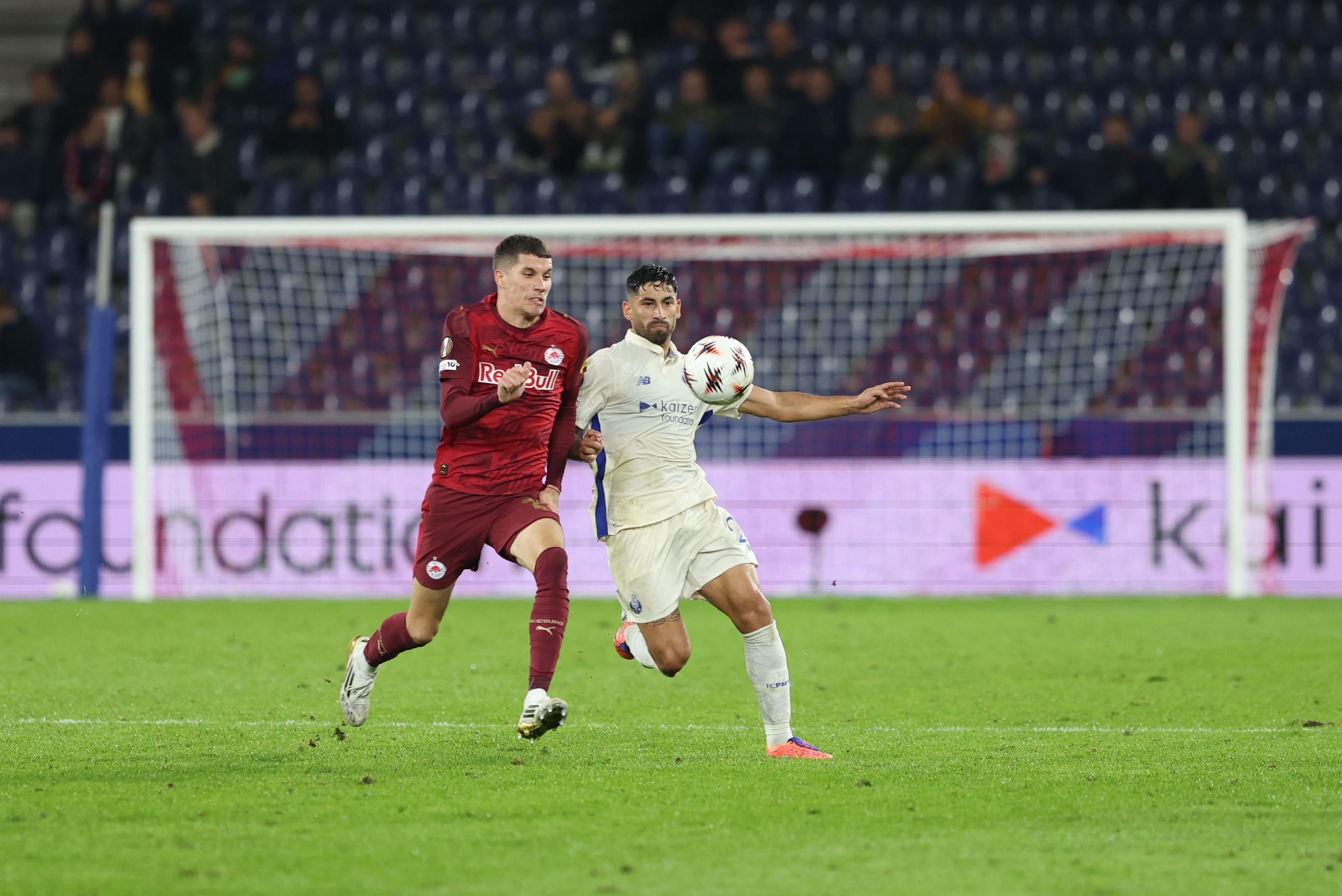 Alan Varela em ação no Salzburgo-FC Porto - Foto: Catarina Morais/Kapta+