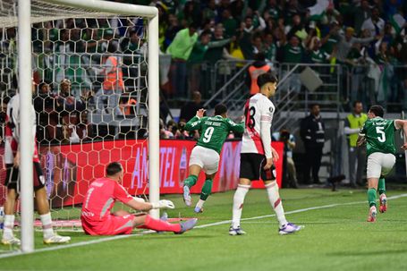 Vítor Roque festeja o golo do empate do Palmeiras diante do River Plate
