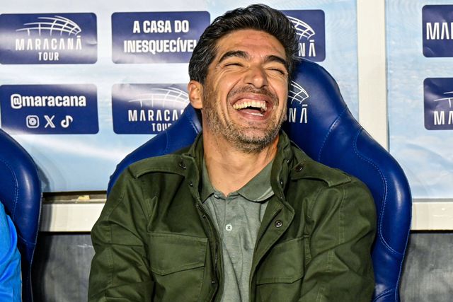 No início de agosto, adeptos do Palmeiras invadiram o centro de treinos em protesto, a pedir a demissão de Abel. Hoje, é ele quem sorri - Foto: IMAGO