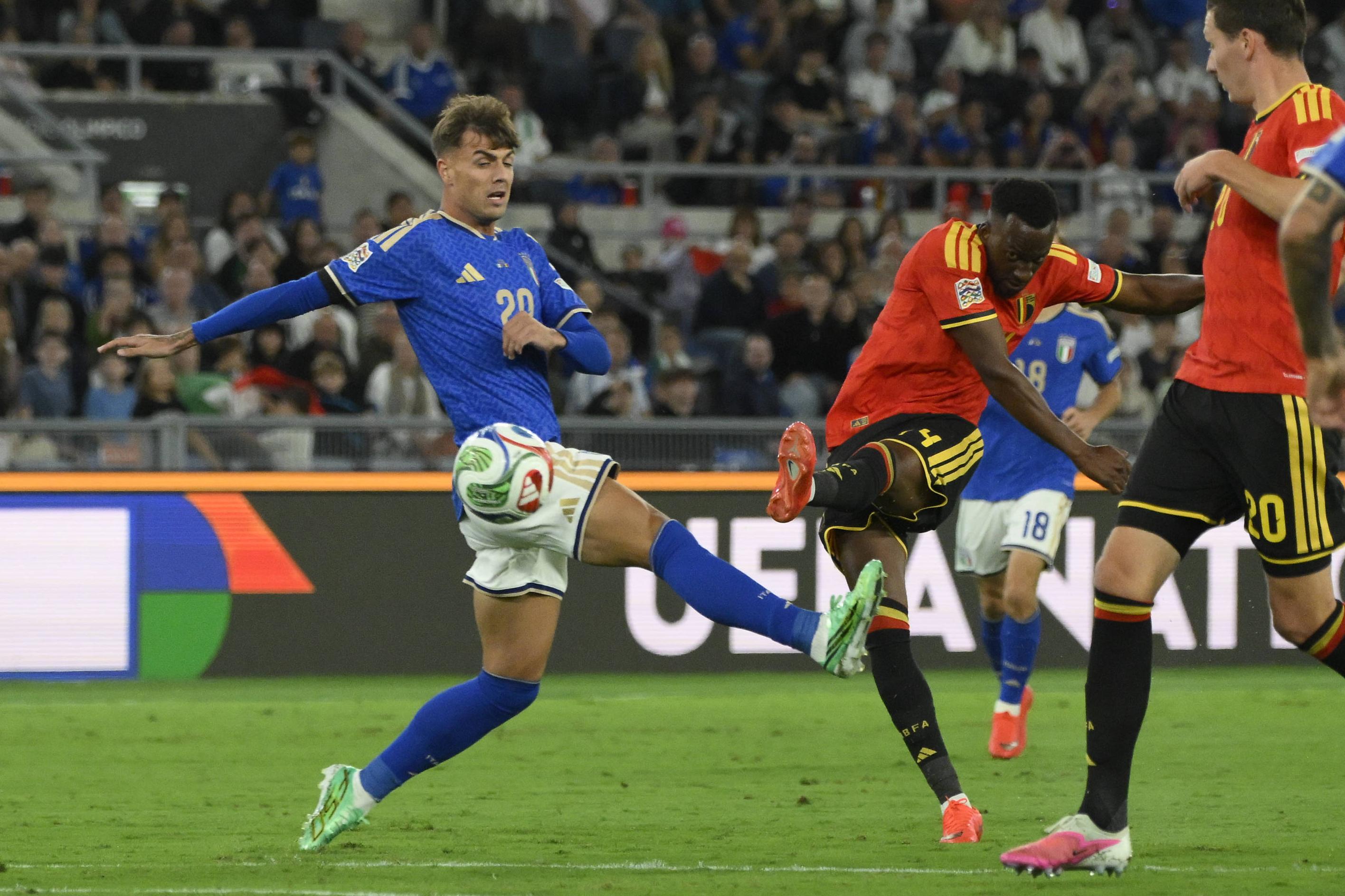 Lukebakio marcou o segundo golo da Bélgica num contra-ataque perfeito — Foto: IMAGO
