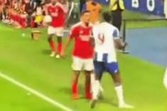 Novas imagens da picardia entre Samu e Bah no FC Porto-Benfica