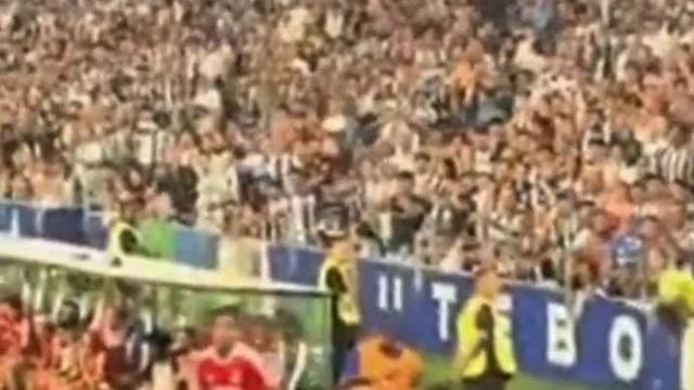 Novas imagens da picardia entre Samu e Bah no FC Porto-Benfica