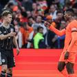 Dumfries foi pedir satisfações a Kimmich