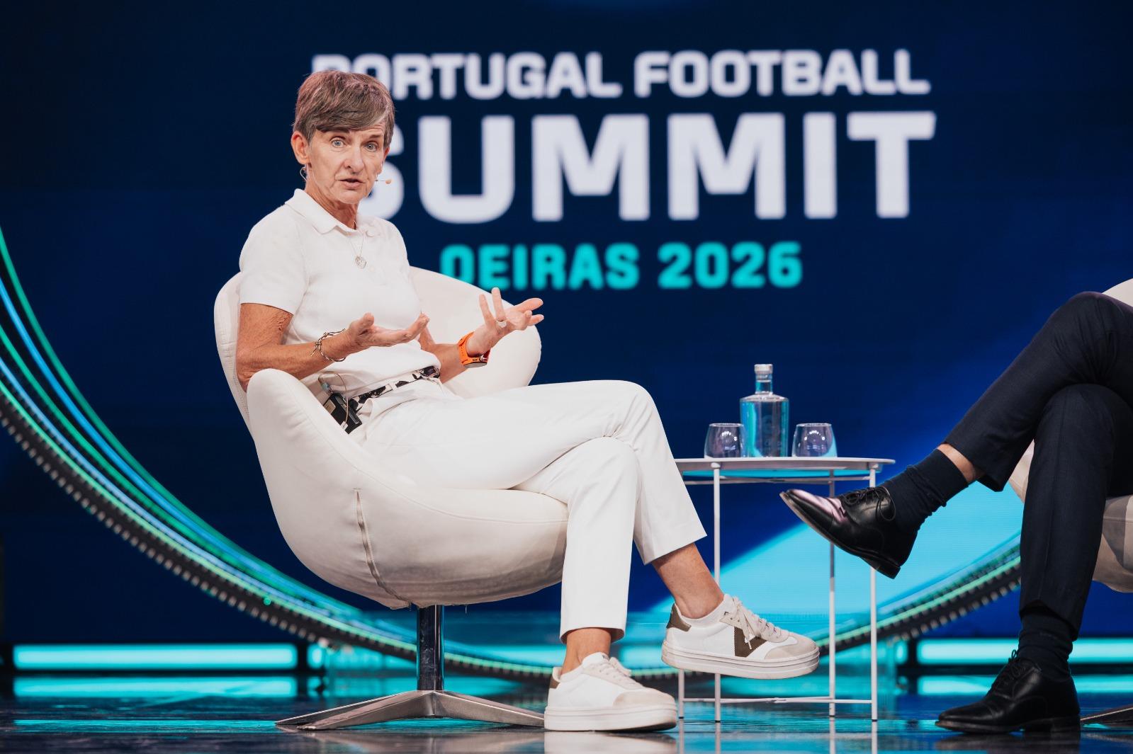 Laura McAllister, representante de Gales no Comité Executivo da UEFA, presente no Portugal Football Summit