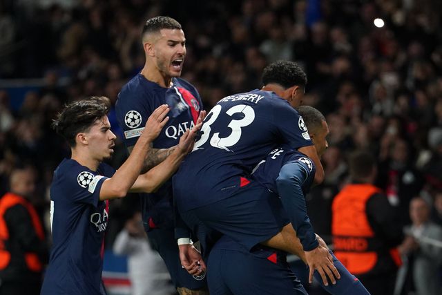 Mbappé e companhia destroçam Milan, Dortmund vence em Newcastle