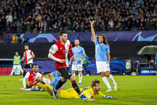 Santiago Giménez bisa na vitória do Feyenoord diante da Lazio