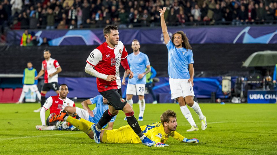 Santiago Giménez bisa na vitória do Feyenoord diante da Lazio